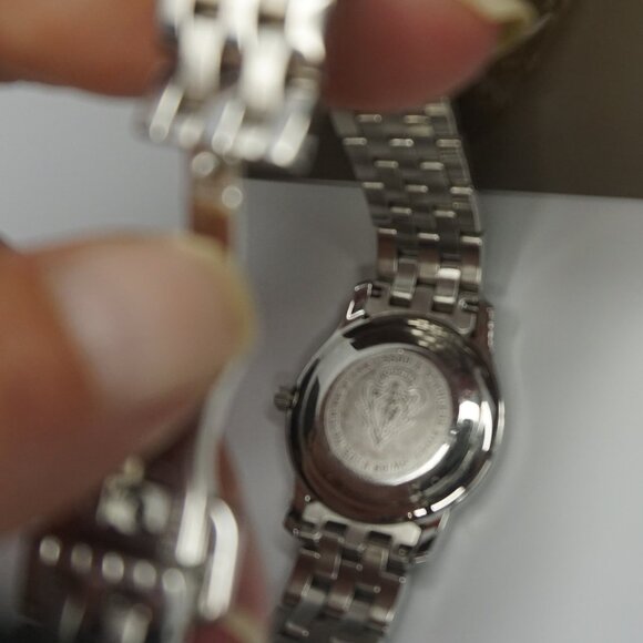 Gucci 5500L Mother of Pearl Face and Diamond - Picture 8 of 8